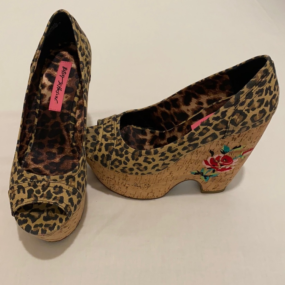 Betsy johnson wedges size 8.5